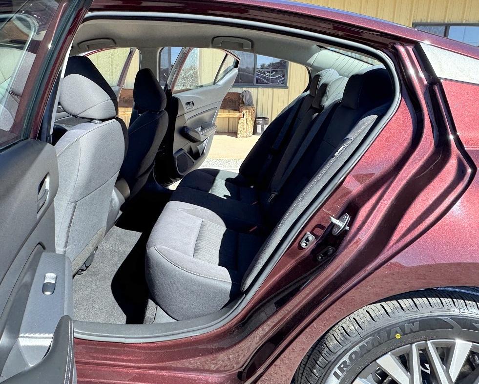 Nissan Altima  2024