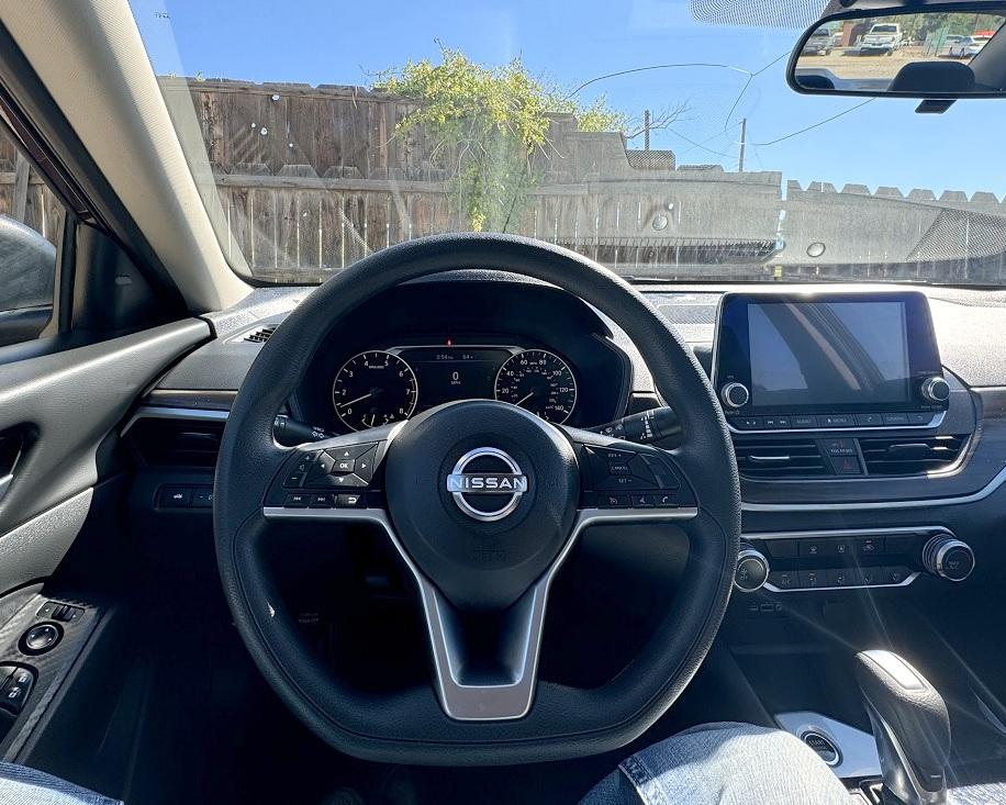 Nissan Altima  2024