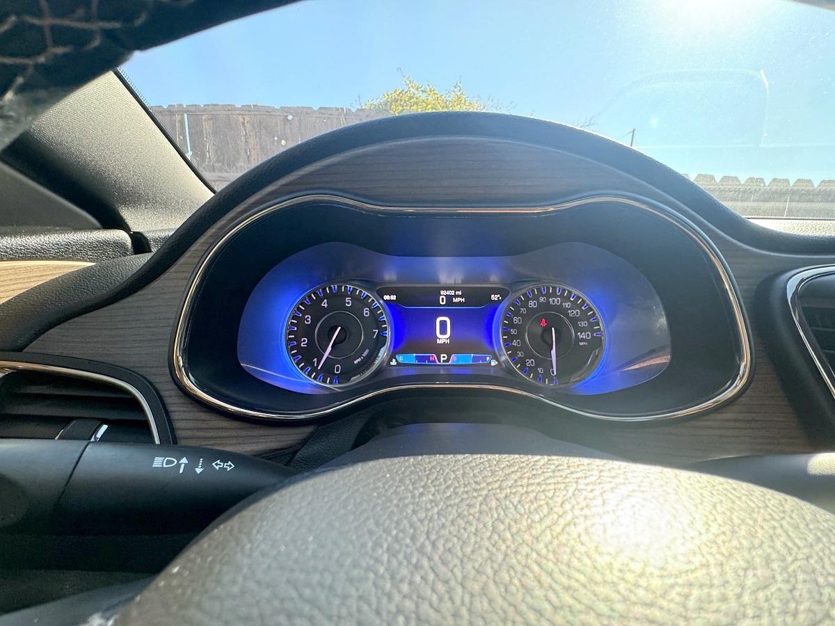 Chrysler 200  2015