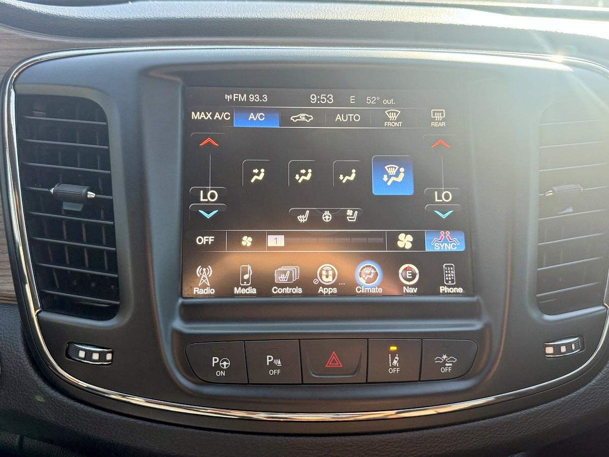 Chrysler 200  2015