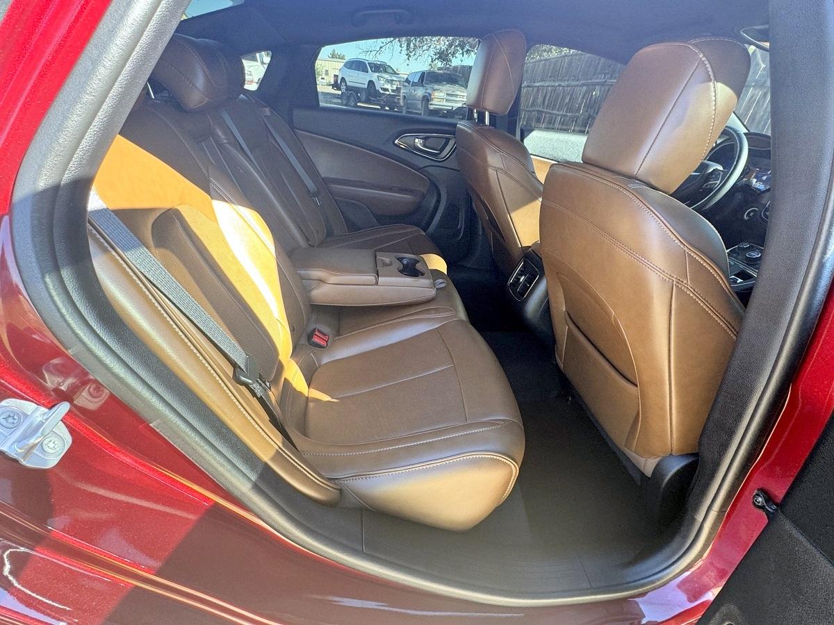 Chrysler 200  2015