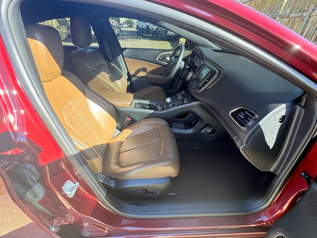 Chrysler 200  2015