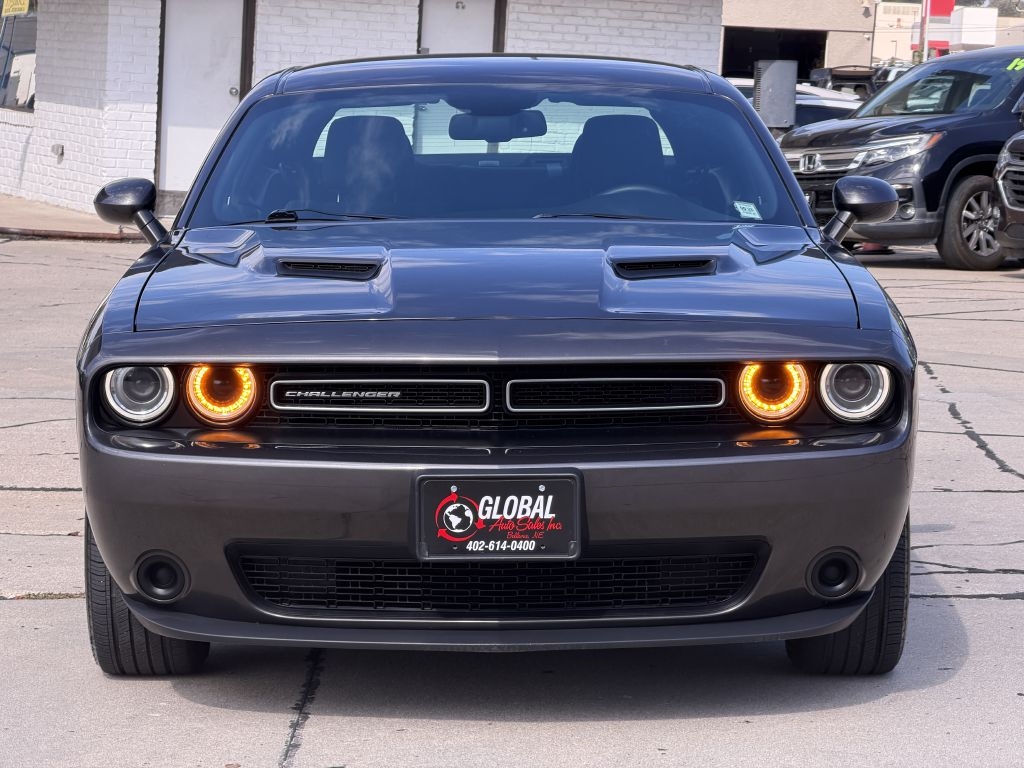2016 Dodge Challenger SXT photo 2