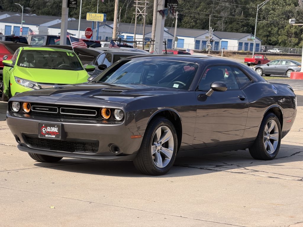 2016 Dodge Challenger SXT photo 3