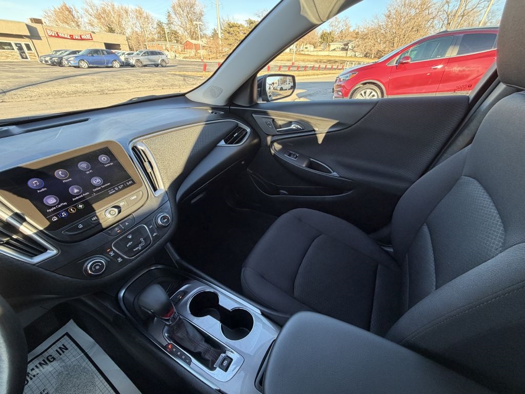 Chevrolet Malibu 4dr Sdn RS 2022