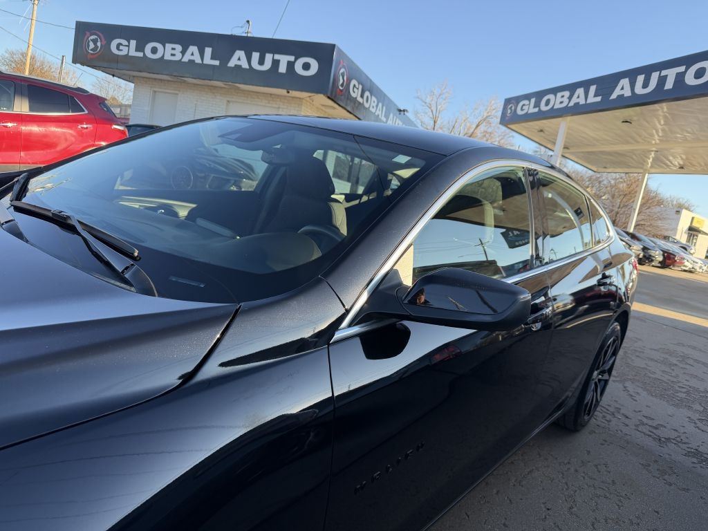 Chevrolet Malibu 4dr Sdn RS 2022