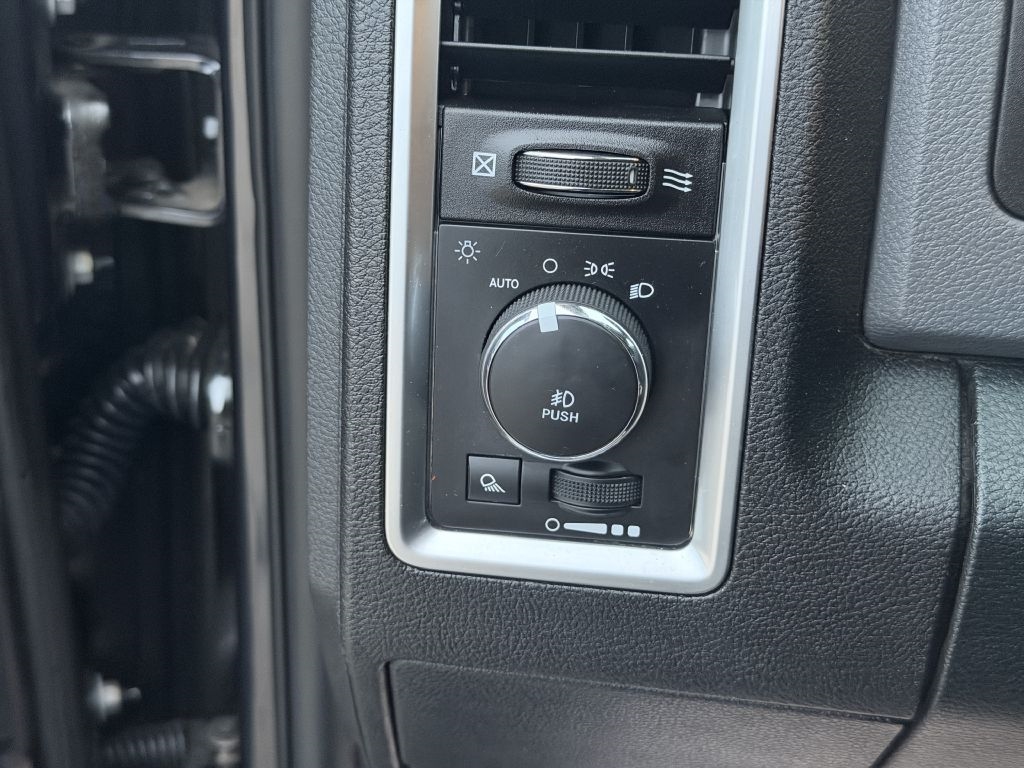 RAM 1500 Big Horn 4x4 Quad Cab 6'4" Box 2017