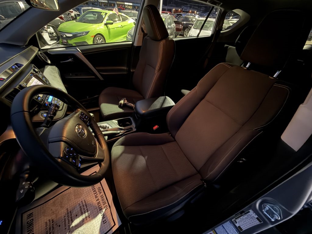 Toyota RAV4 Adventure AWD (Natl) 2018