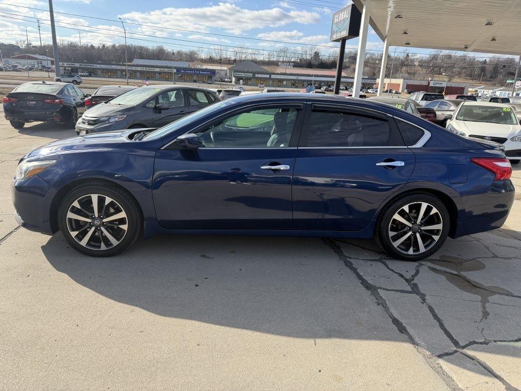 Nissan Altima 2.5 SR Sedan 2017