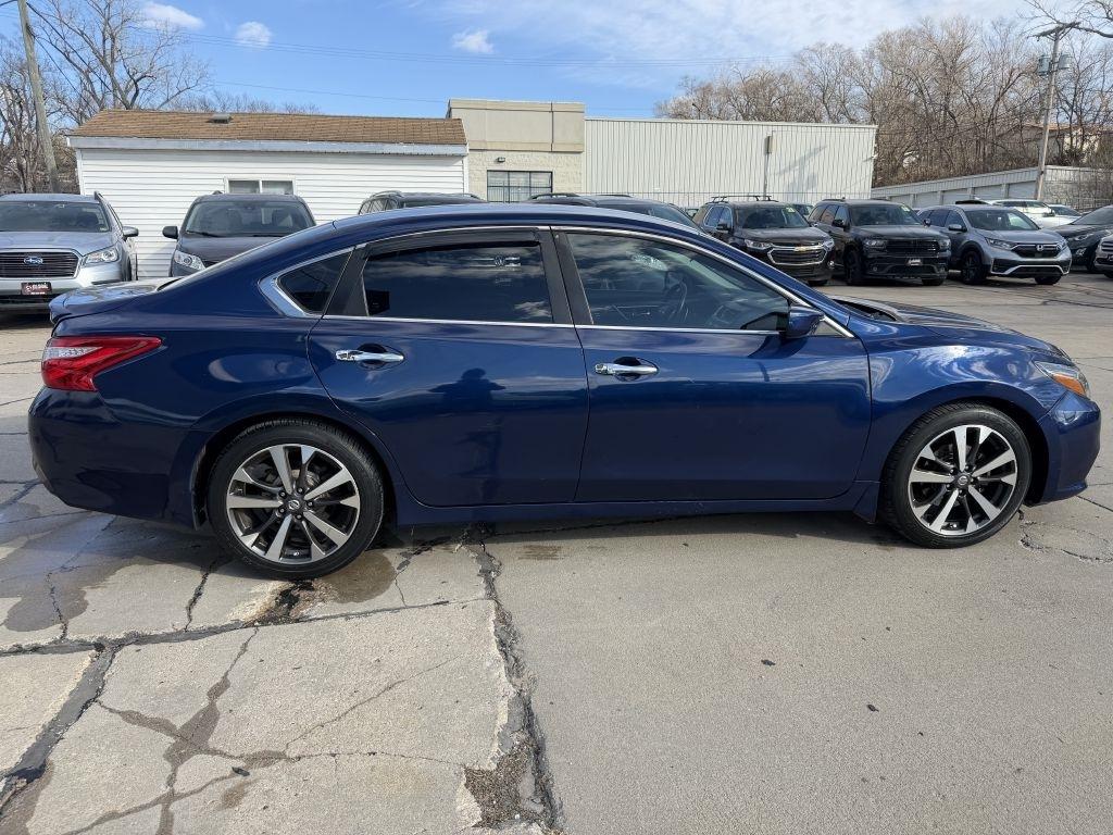 Nissan Altima 2.5 SR Sedan 2017