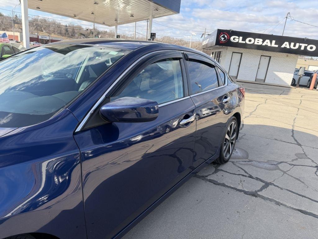 Nissan Altima 2.5 SR Sedan 2017