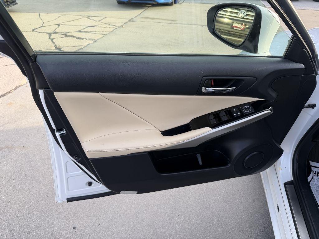 Lexus IS 300 4dr Sdn AWD 2016