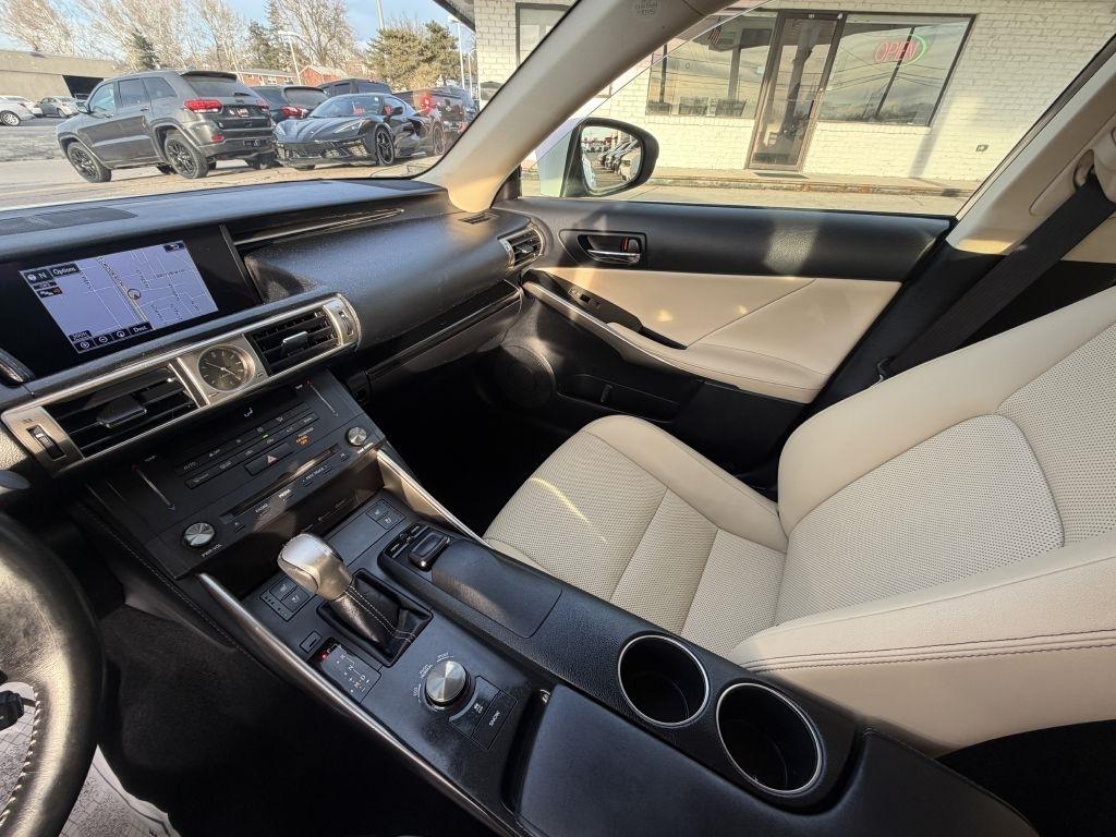 Lexus IS 300 4dr Sdn AWD 2016