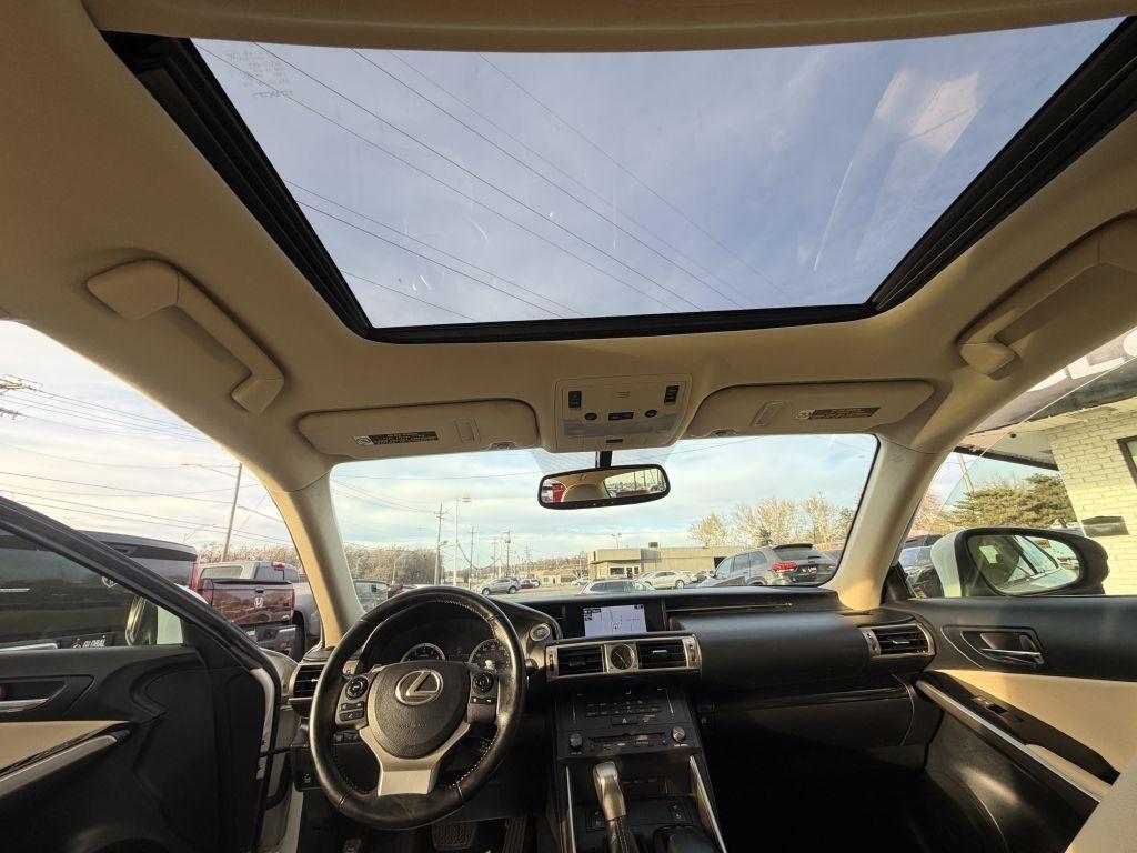 Lexus IS 300 4dr Sdn AWD 2016