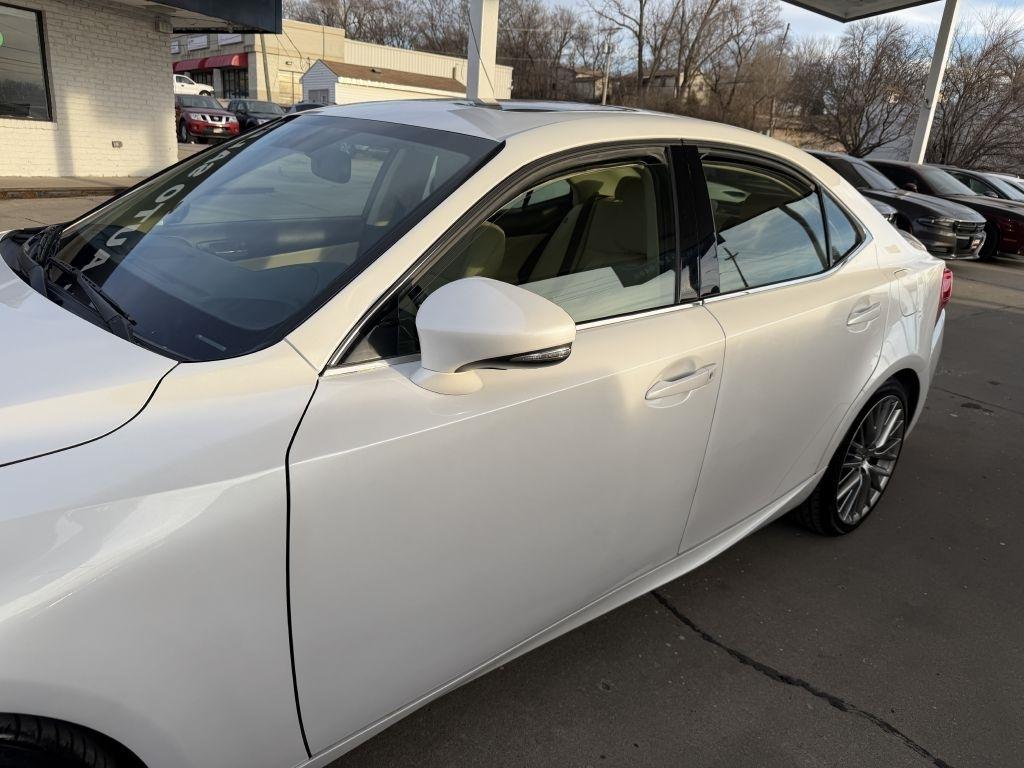 Lexus IS 300 4dr Sdn AWD 2016