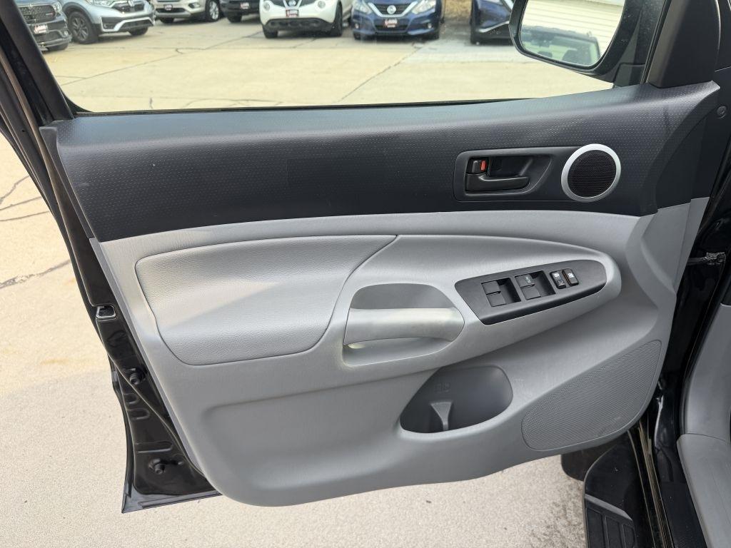 Toyota Tacoma 4WD Double Cab V6 MT (Natl) 2013