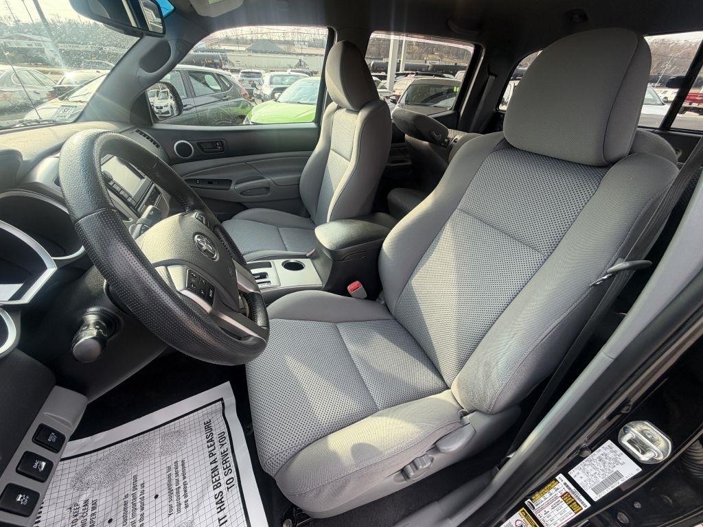 Toyota Tacoma 4WD Double Cab V6 MT (Natl) 2013