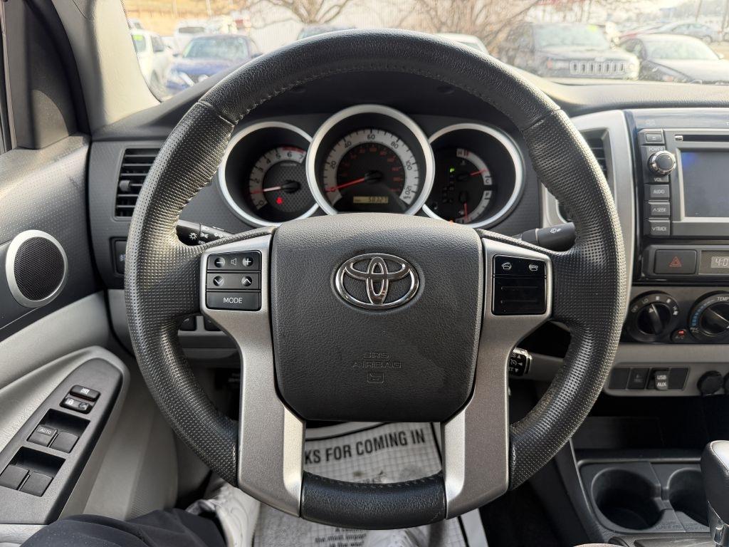 Toyota Tacoma 4WD Double Cab V6 MT (Natl) 2013