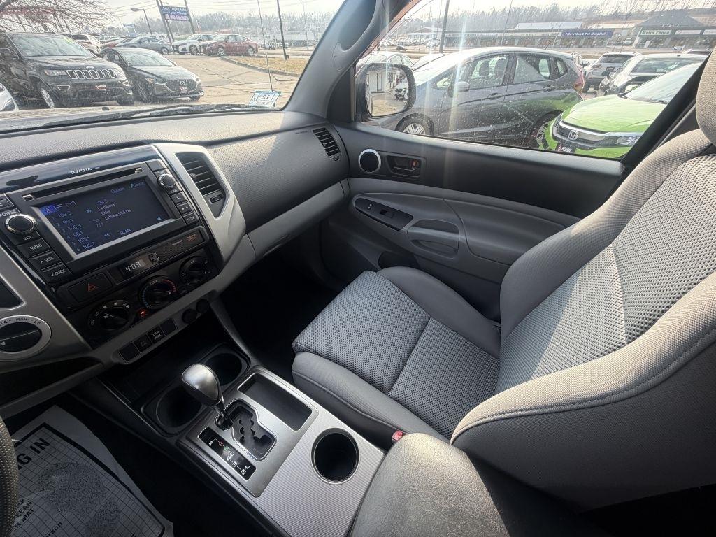 Toyota Tacoma 4WD Double Cab V6 MT (Natl) 2013