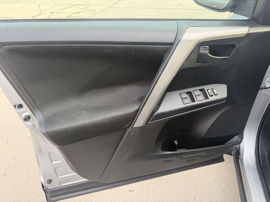 Toyota RAV4 AWD 4dr LE (Natl) 2016