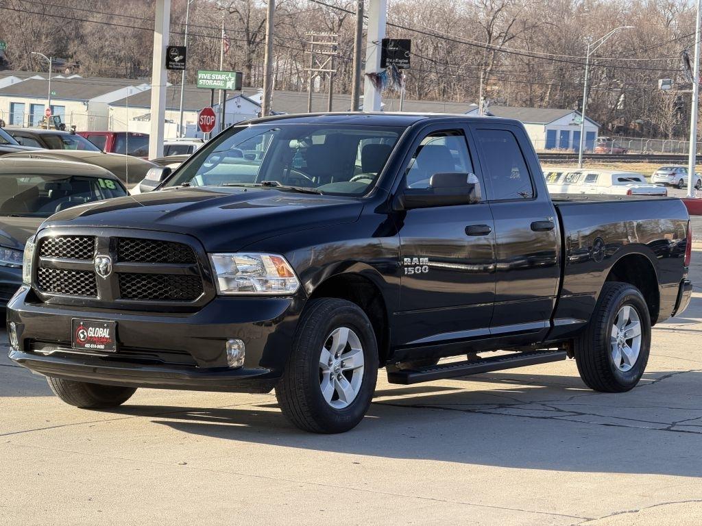 RAM 1500 Express 4x4 Quad Cab 6'4" Box 2017