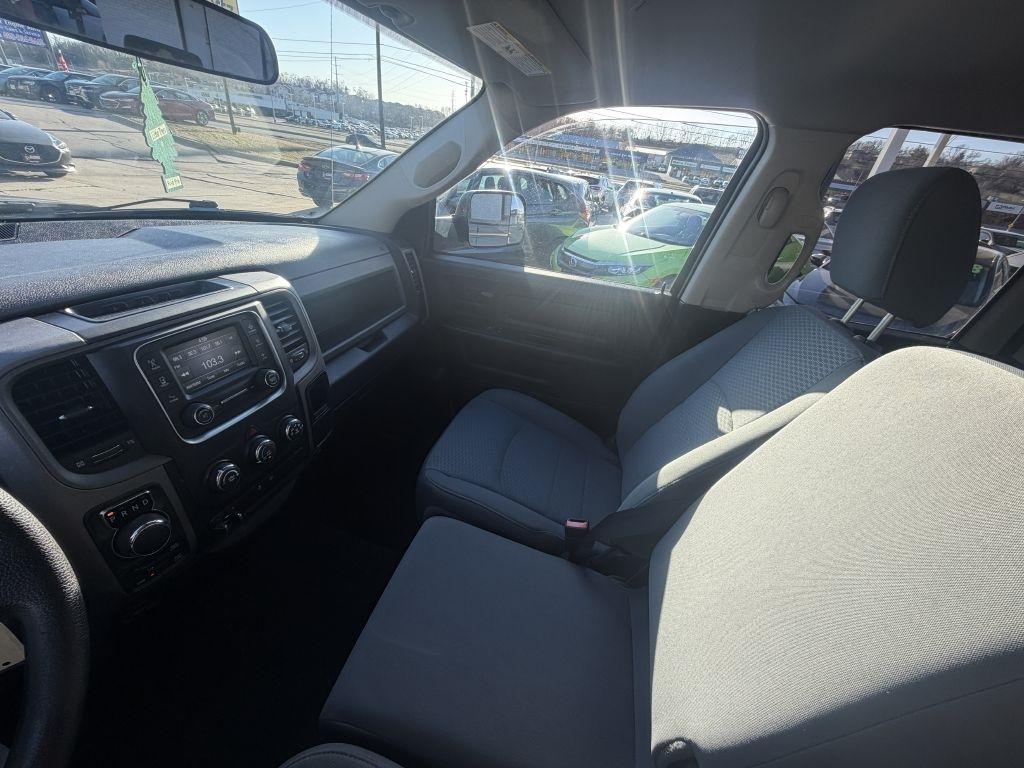 RAM 1500 Express 4x4 Quad Cab 6'4" Box 2017