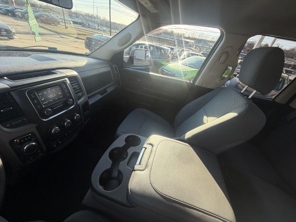 RAM 1500 Express 4x4 Quad Cab 6'4" Box 2017