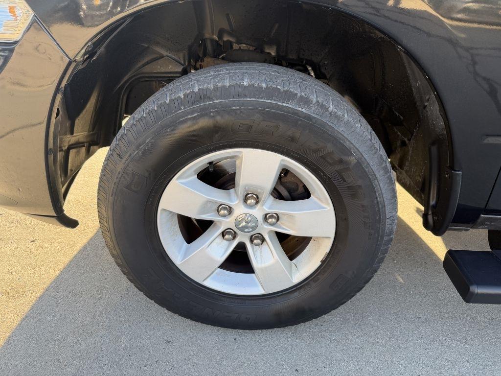 RAM 1500 Express 4x4 Quad Cab 6'4" Box 2017