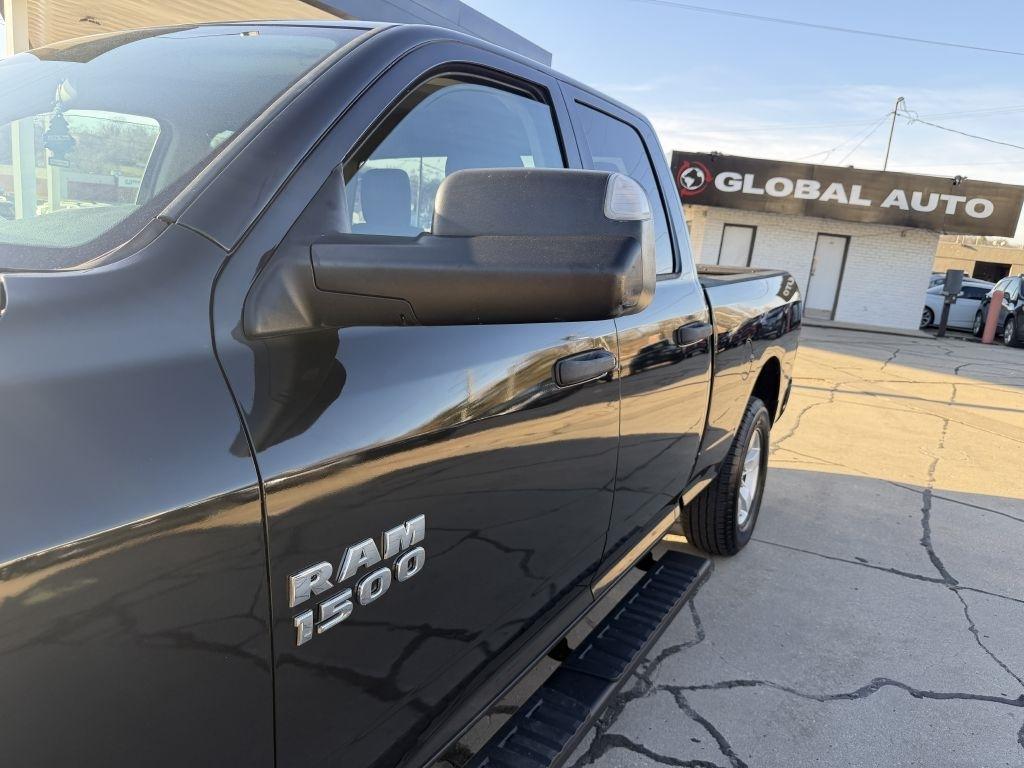 RAM 1500 Express 4x4 Quad Cab 6'4" Box 2017