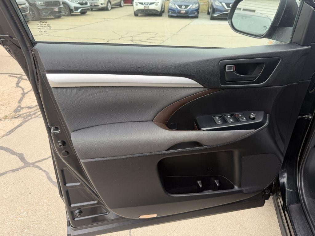 Toyota Highlander LE V6 AWD (Natl) 2018