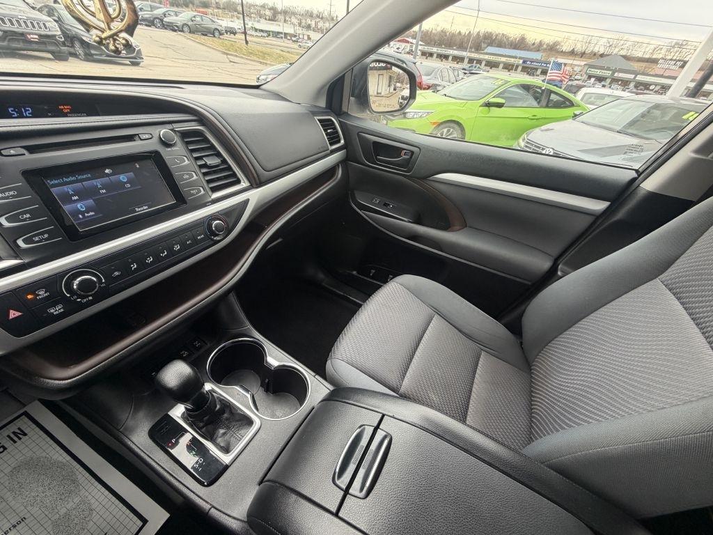 Toyota Highlander LE V6 AWD (Natl) 2018