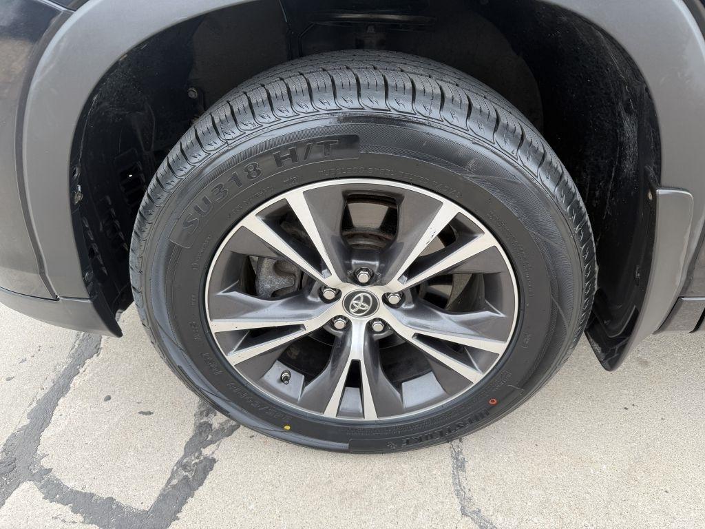 Toyota Highlander LE V6 AWD (Natl) 2018