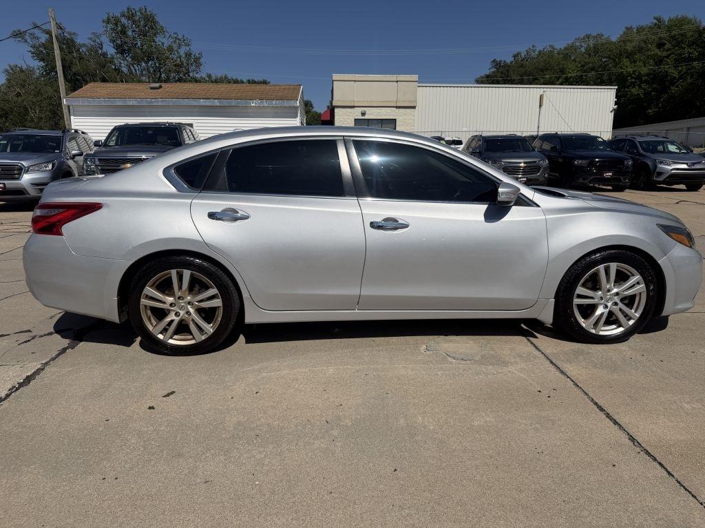 Nissan Altima 4dr Sdn V6 3.5 SL 2016