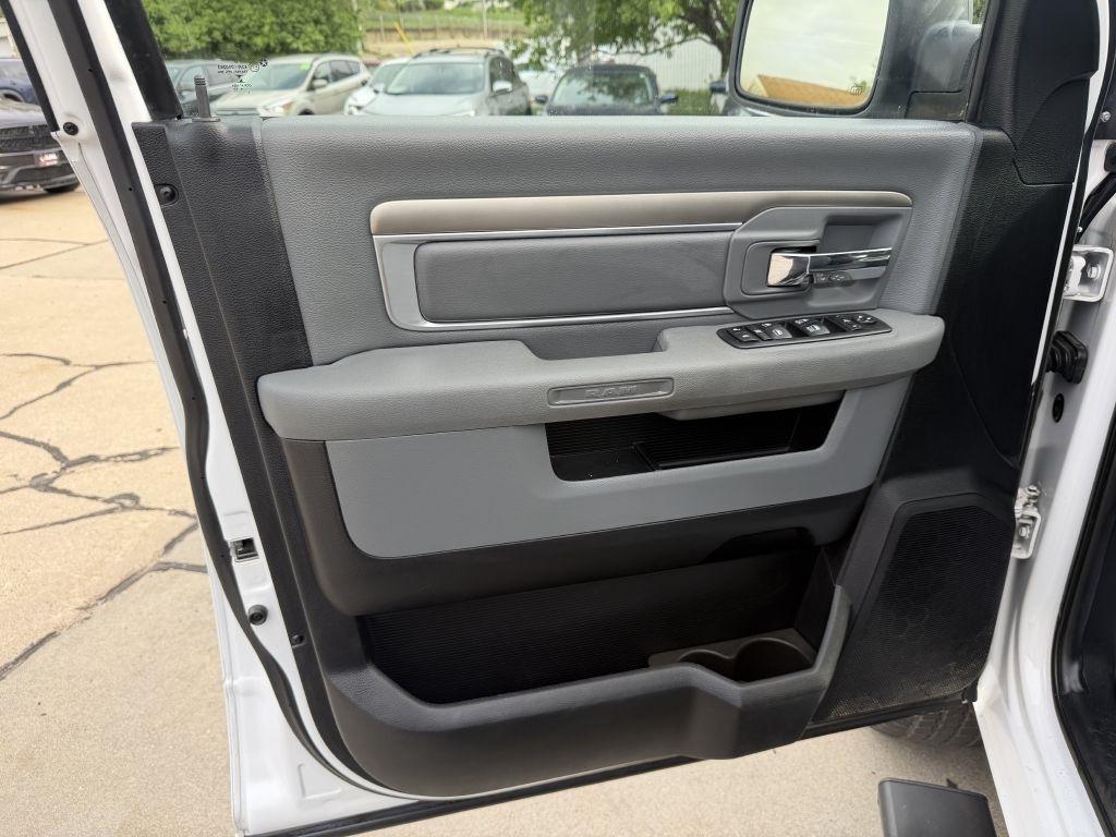 RAM 1500 Big Horn 4x4 Crew Cab 5'7" Box 2017