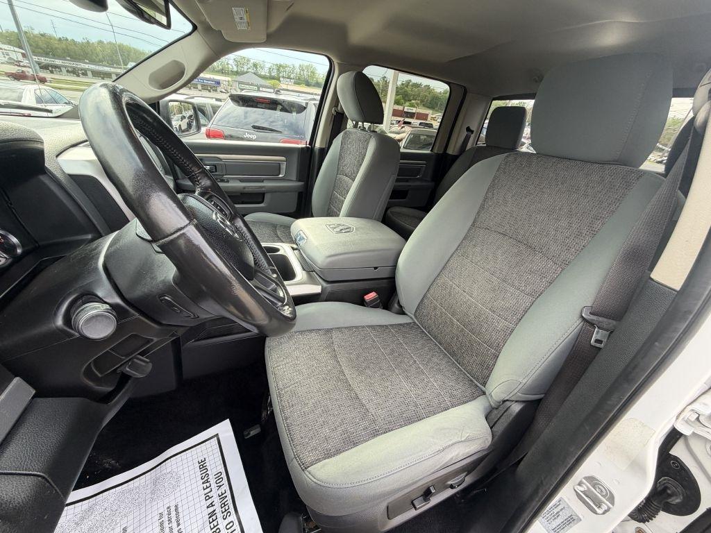 RAM 1500 Big Horn 4x4 Crew Cab 5'7" Box 2017