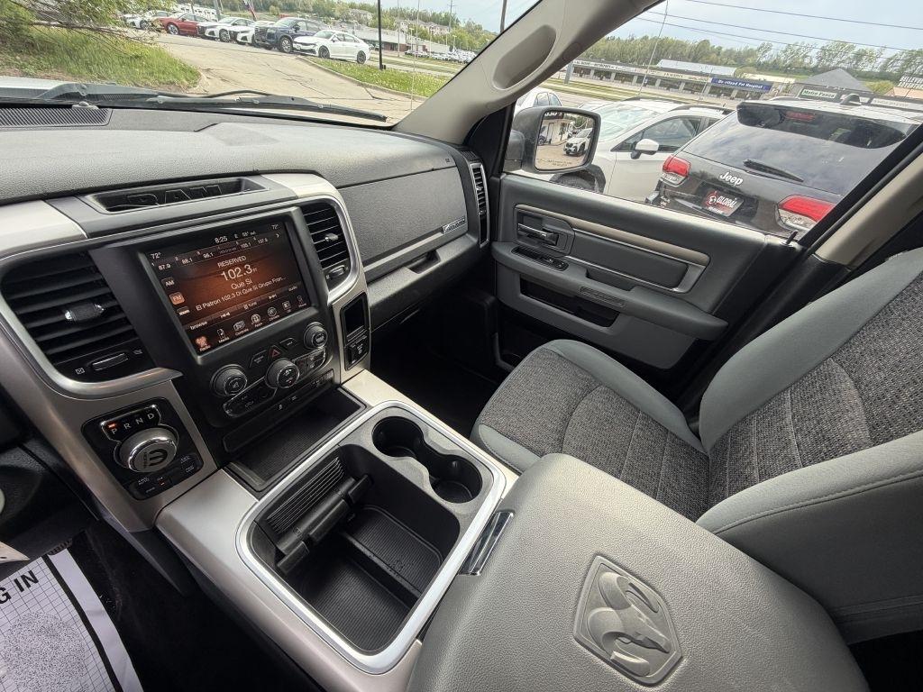 RAM 1500 Big Horn 4x4 Crew Cab 5'7" Box 2017