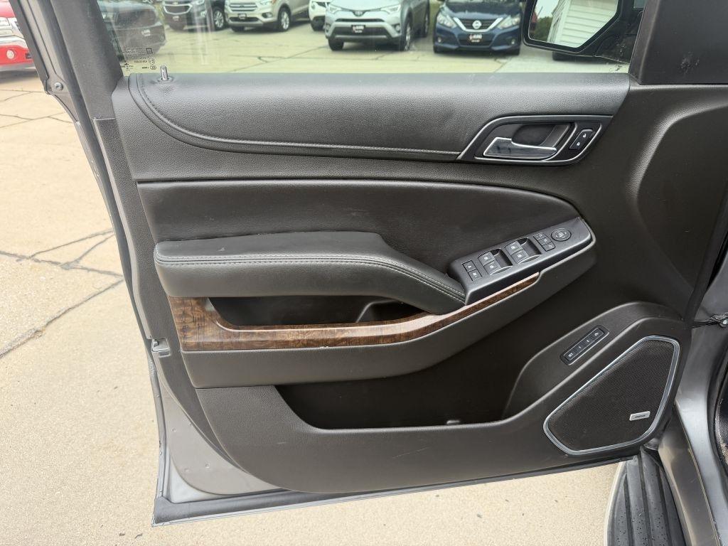 Chevrolet Suburban 4WD 4dr 1500 LT 2018