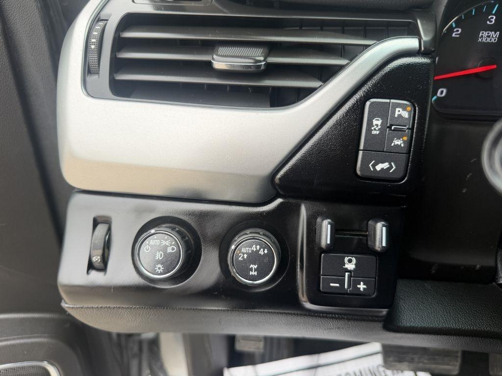 Chevrolet Suburban 4WD 4dr 1500 LT 2018