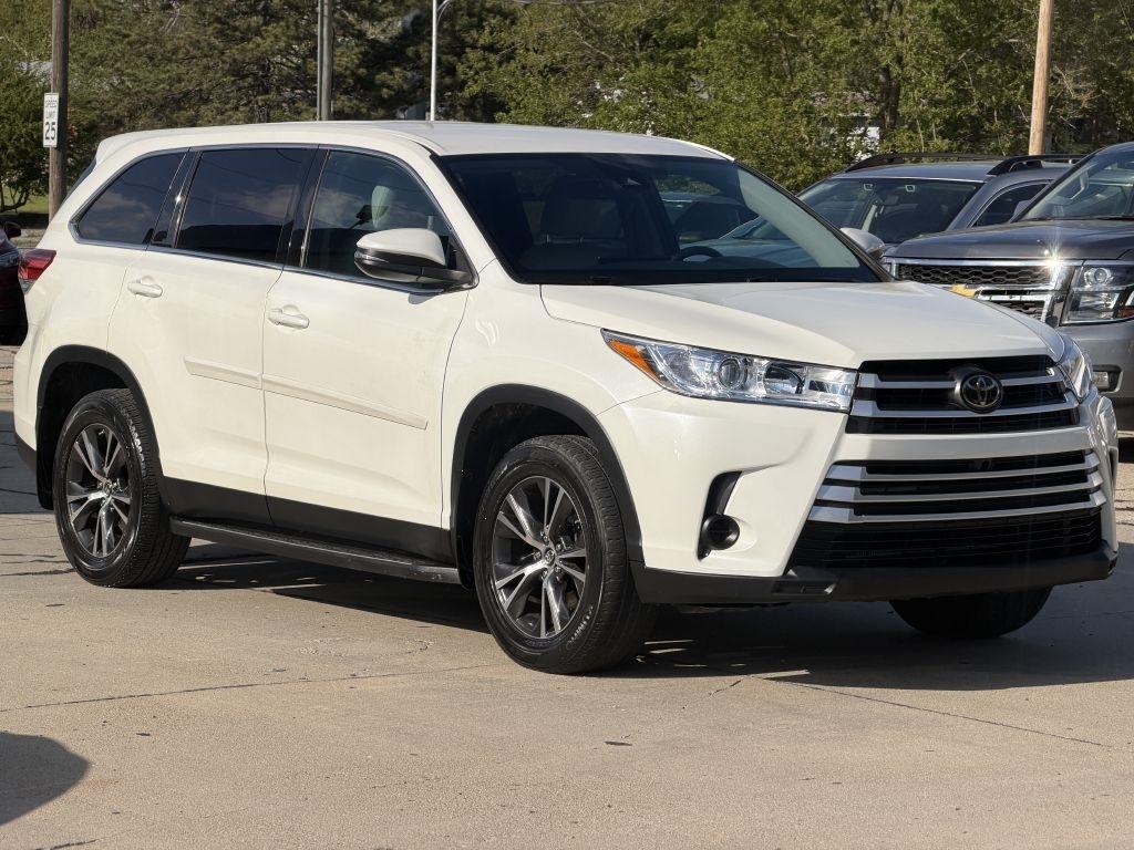 Toyota Highlander LE V6 AWD (Natl) 2019