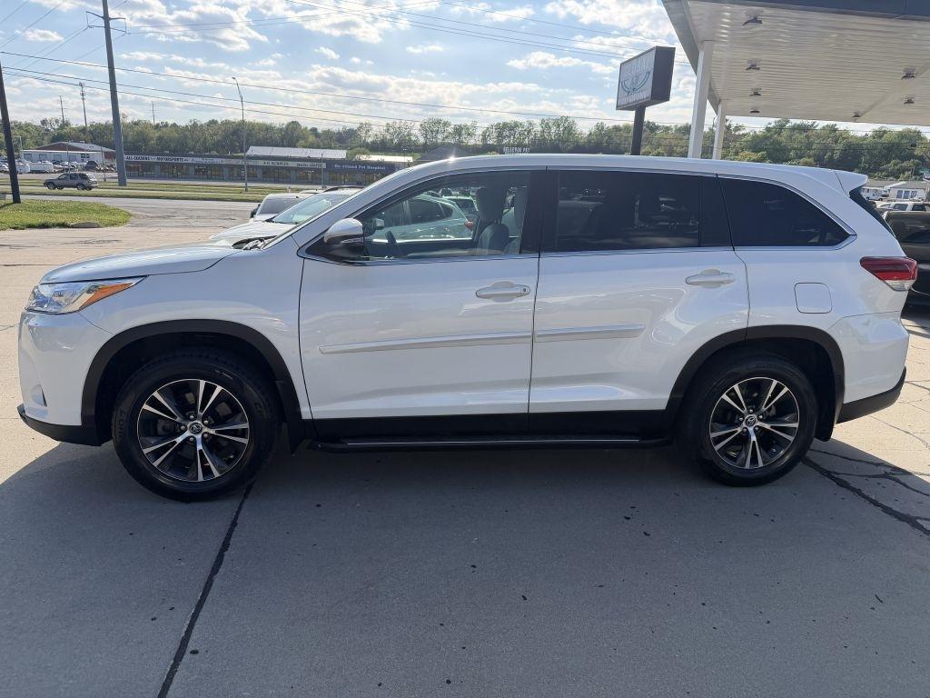 Toyota Highlander LE V6 AWD (Natl) 2019