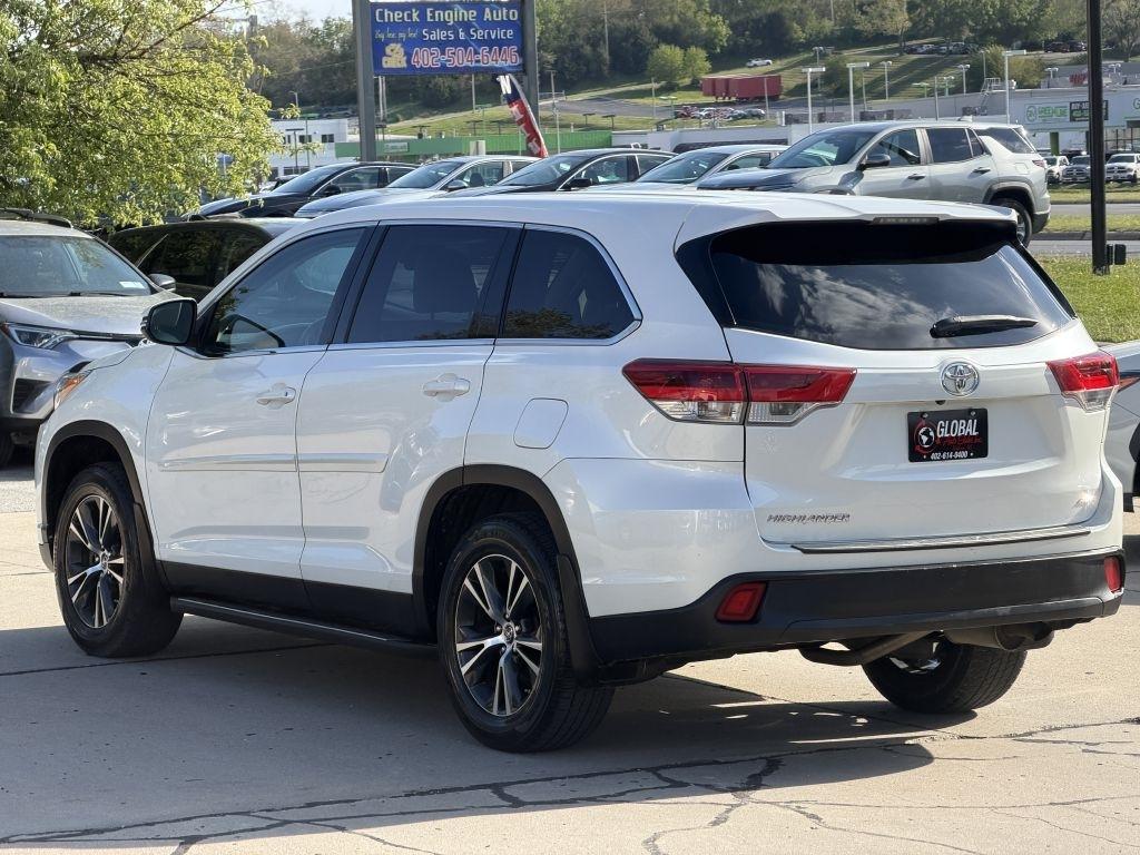 Toyota Highlander LE V6 AWD (Natl) 2019
