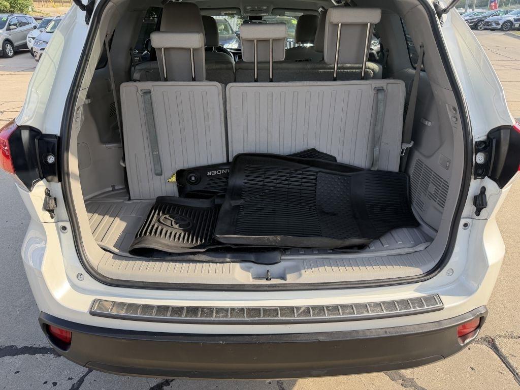 Toyota Highlander LE V6 AWD (Natl) 2019