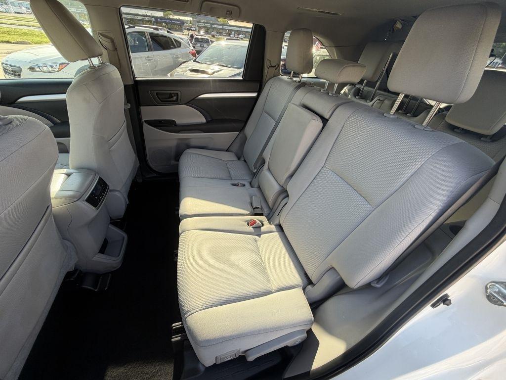 Toyota Highlander LE V6 AWD (Natl) 2019