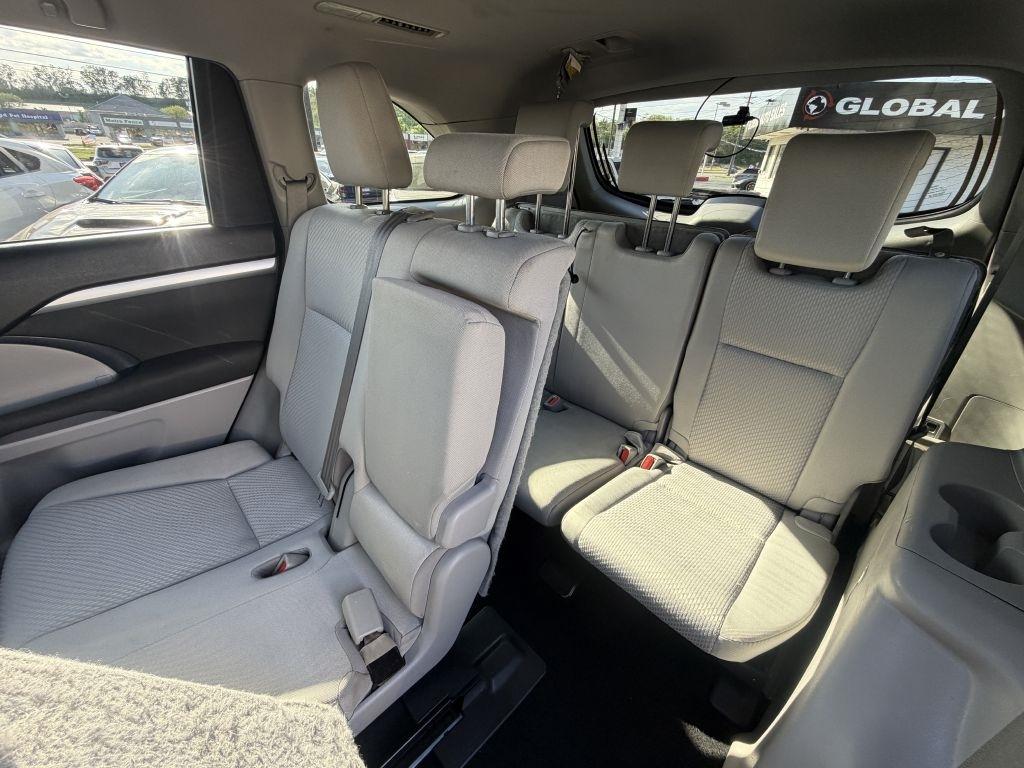 Toyota Highlander LE V6 AWD (Natl) 2019
