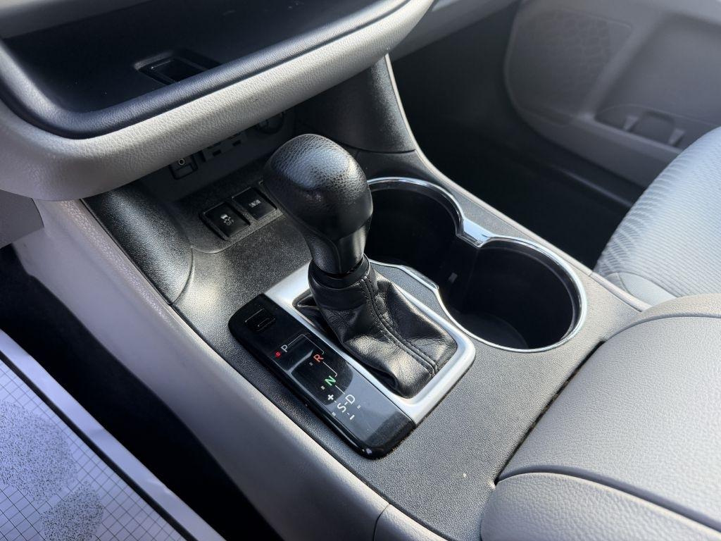 Toyota Highlander LE V6 AWD (Natl) 2019