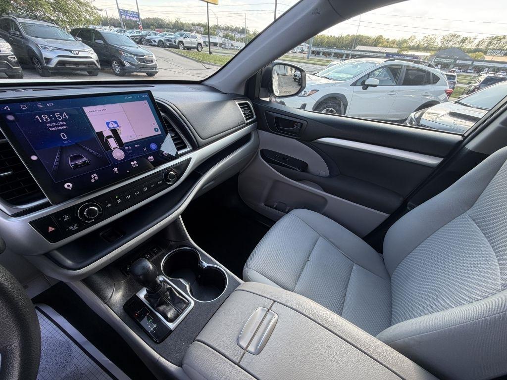 Toyota Highlander LE V6 AWD (Natl) 2019