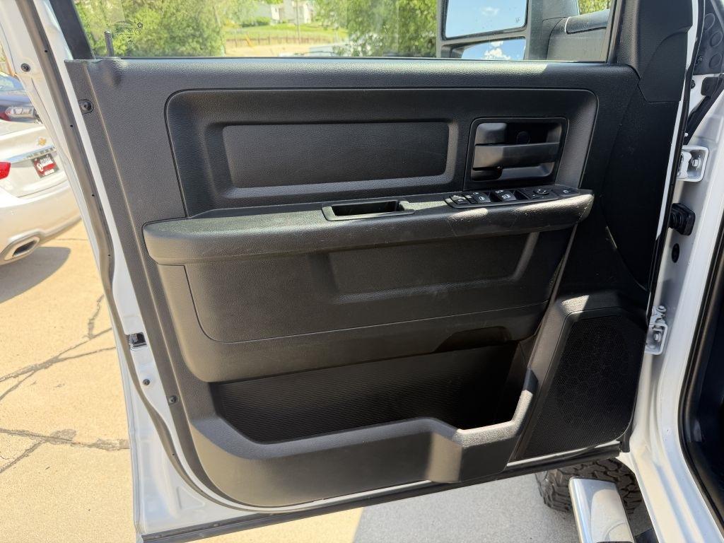RAM 2500 Tradesman 4x4 Crew Cab 6'4" Box 2023
