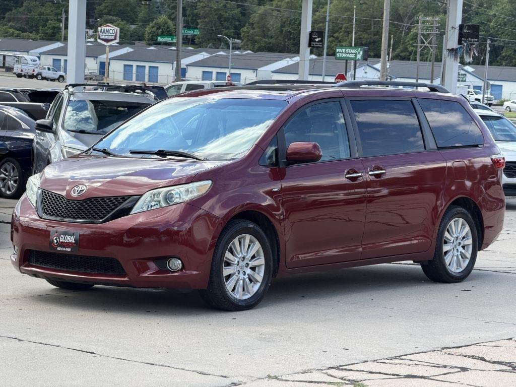 Toyota Sienna 5dr 7-Pass Van XLE Premium AWD (Natl) 2016