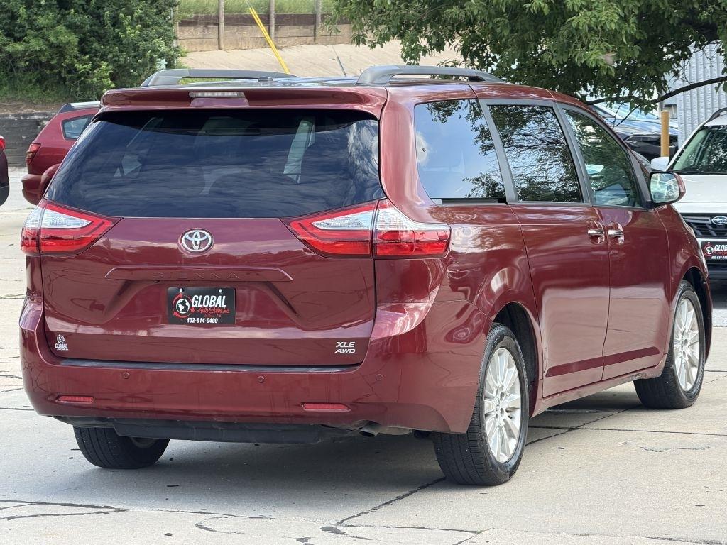 Toyota Sienna 5dr 7-Pass Van XLE Premium AWD (Natl) 2016