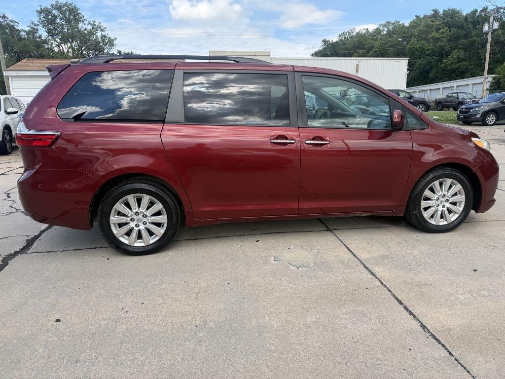 Toyota Sienna 5dr 7-Pass Van XLE Premium AWD (Natl) 2016
